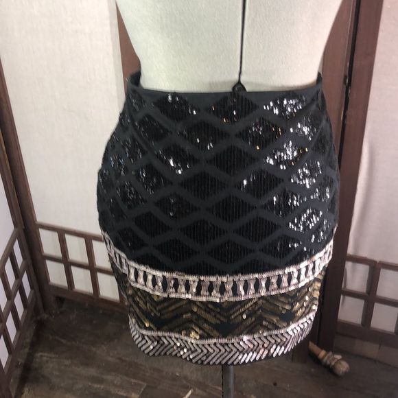 Express Med. Women's Sequin Mini Skirt Sparkle Geometric Pattern Lines Stretchy - Picture 7 of 15